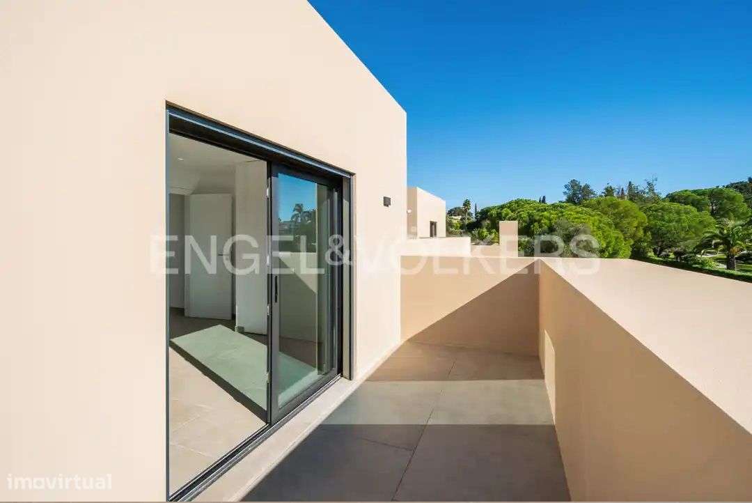 Moradia V4 Exclusiva perto do Carvoeiro-42
