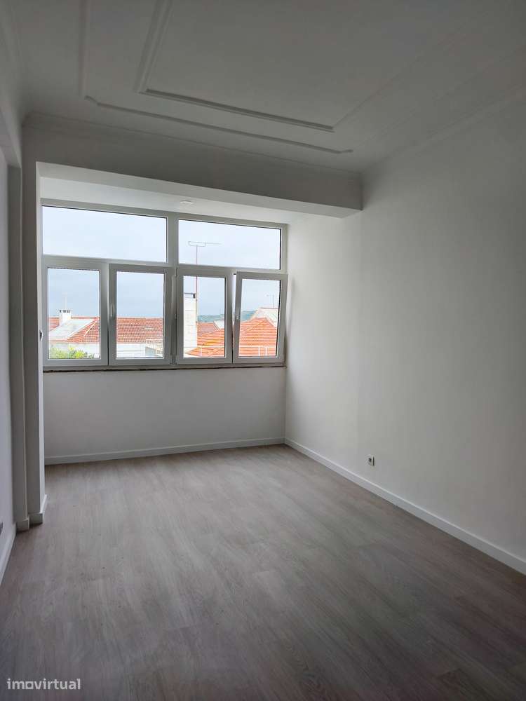 T2 Centro Queijas, Totalmente Remodelado, Junto aos CTT e P. Doce-8