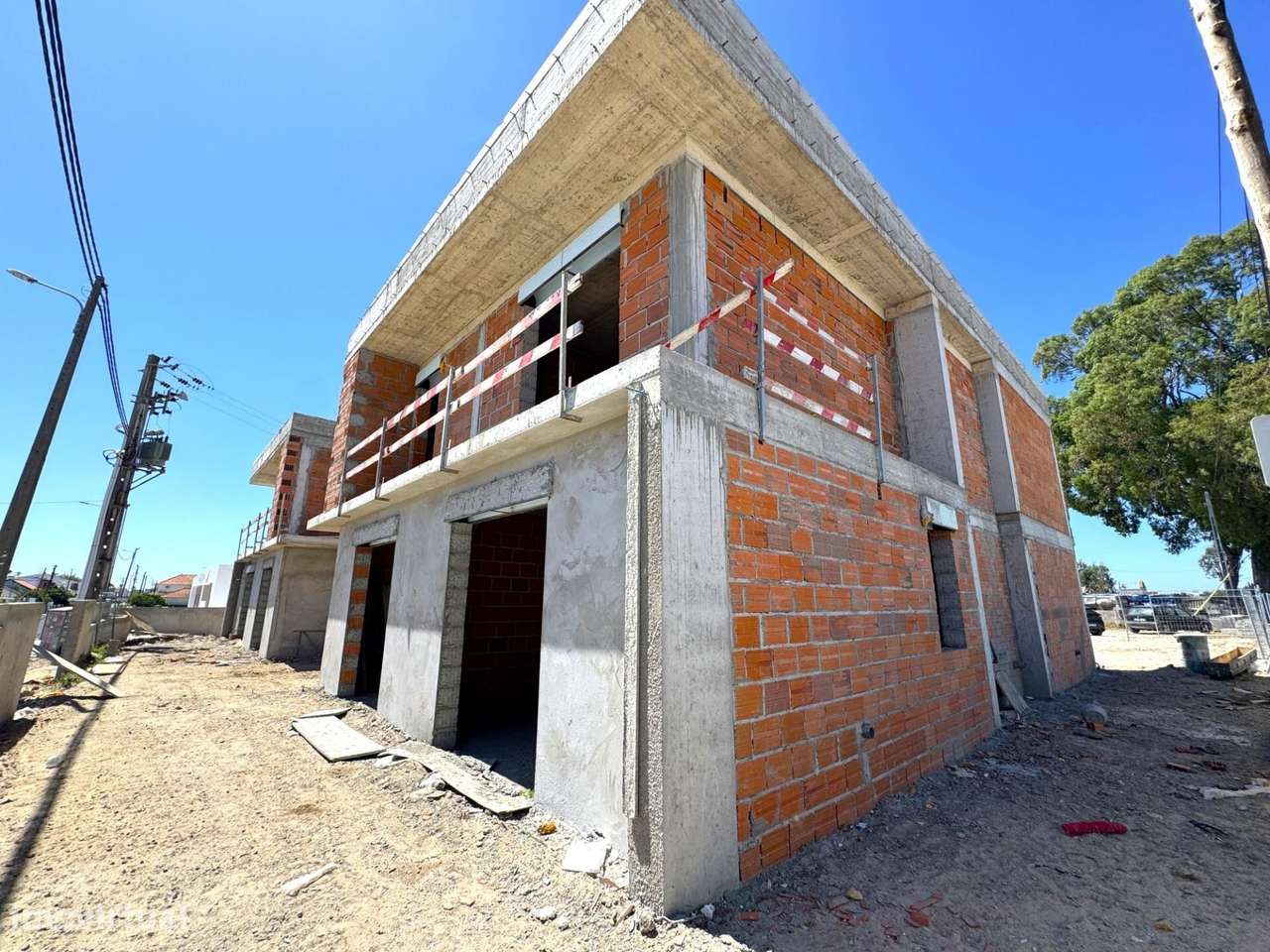 Nova Moradia T4 com Piscina na Vila de Azeitão-16