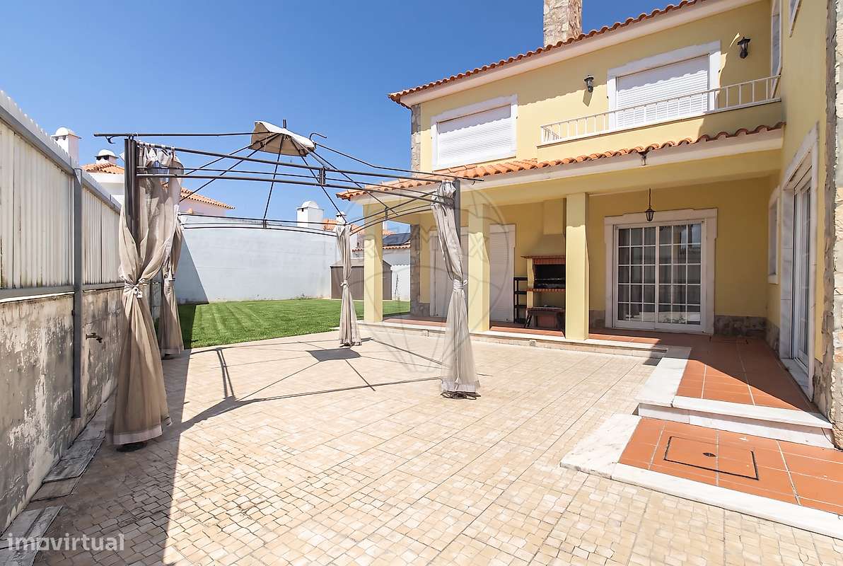 Moradia T4 com 570 m² de Terreno em São João das Lampas-0