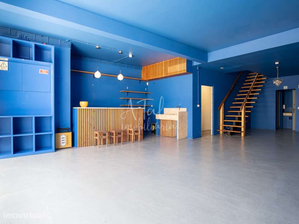 Loja / Espaço Comercial com Excelente Visibilidade para Arrendar - Grande imagem: 3/14