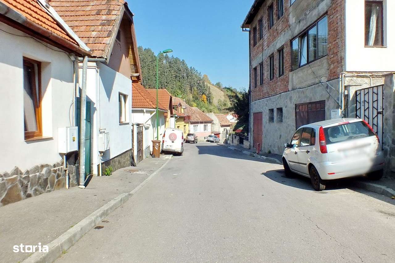 Teren Intravilan - Pozitionare Centrala - Imagine principală: 4/8