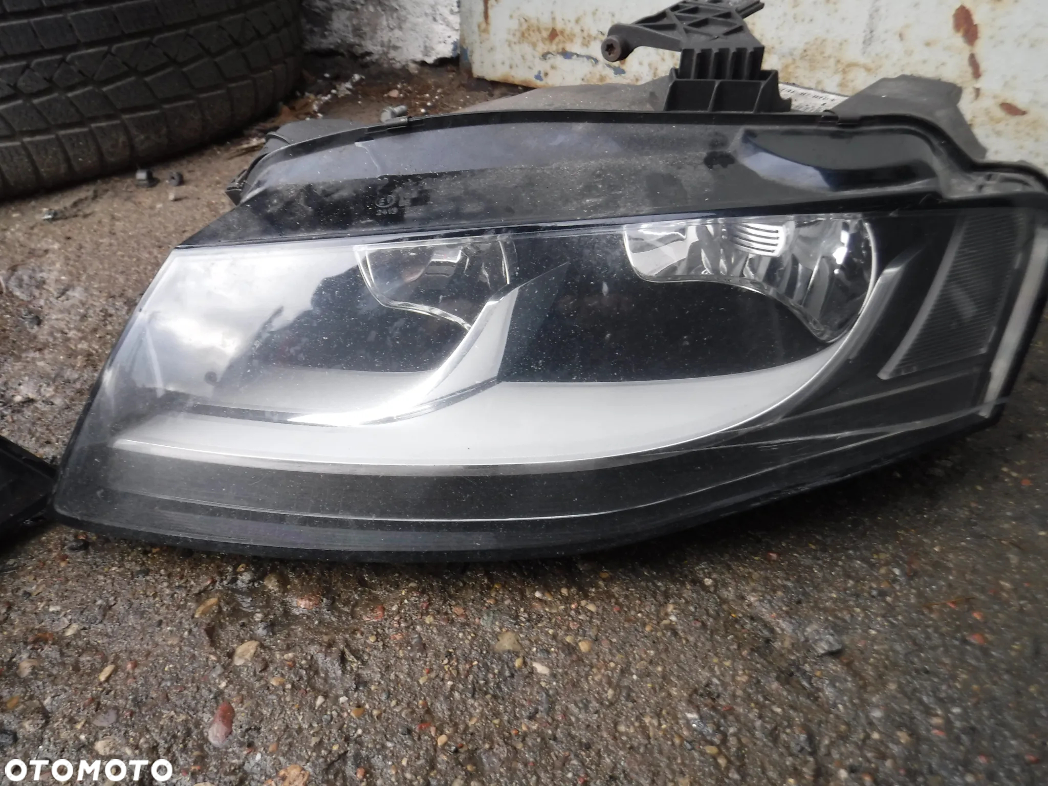 Audi A4 B8  lampa przod prawa lewa - 9