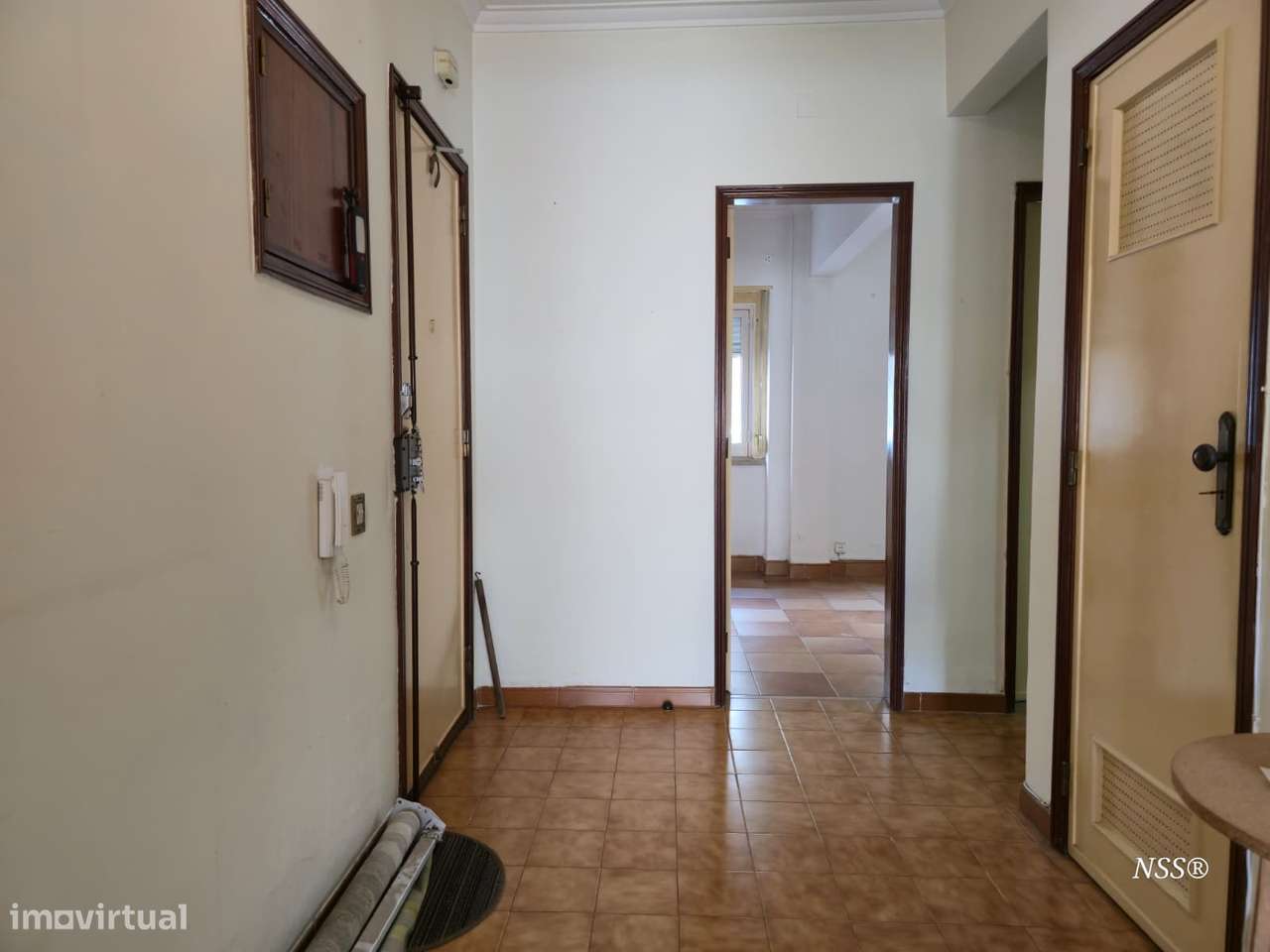 Apartamento T2 com quintal e anexo na Amadora-22