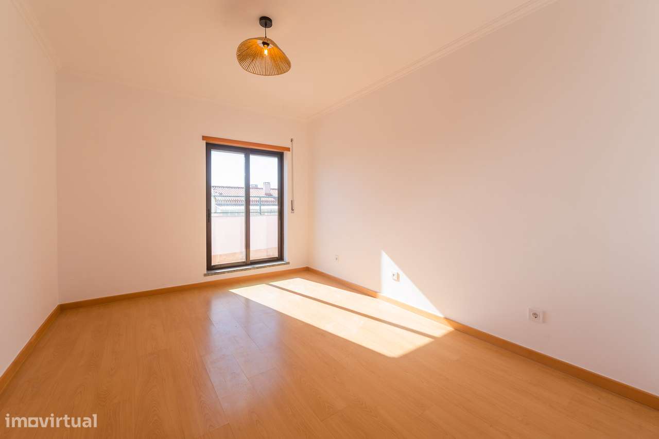 Apartamento T2 na Quinta do Conde com areas de 136m2-15