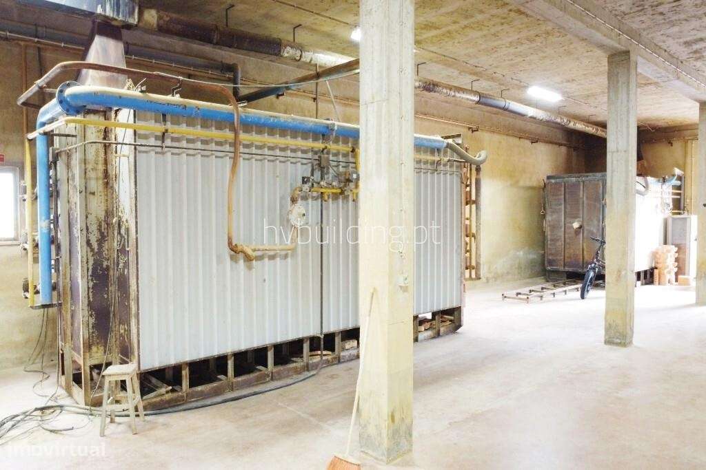 Venda de Armazém excelente localização em Oliveira - Barcelos !-6