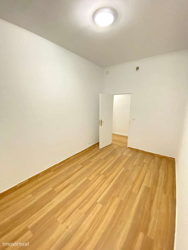 T6 em Monte Abraão Remodelado em Localização Central - Oportunidade - Grande imagem: 3/13