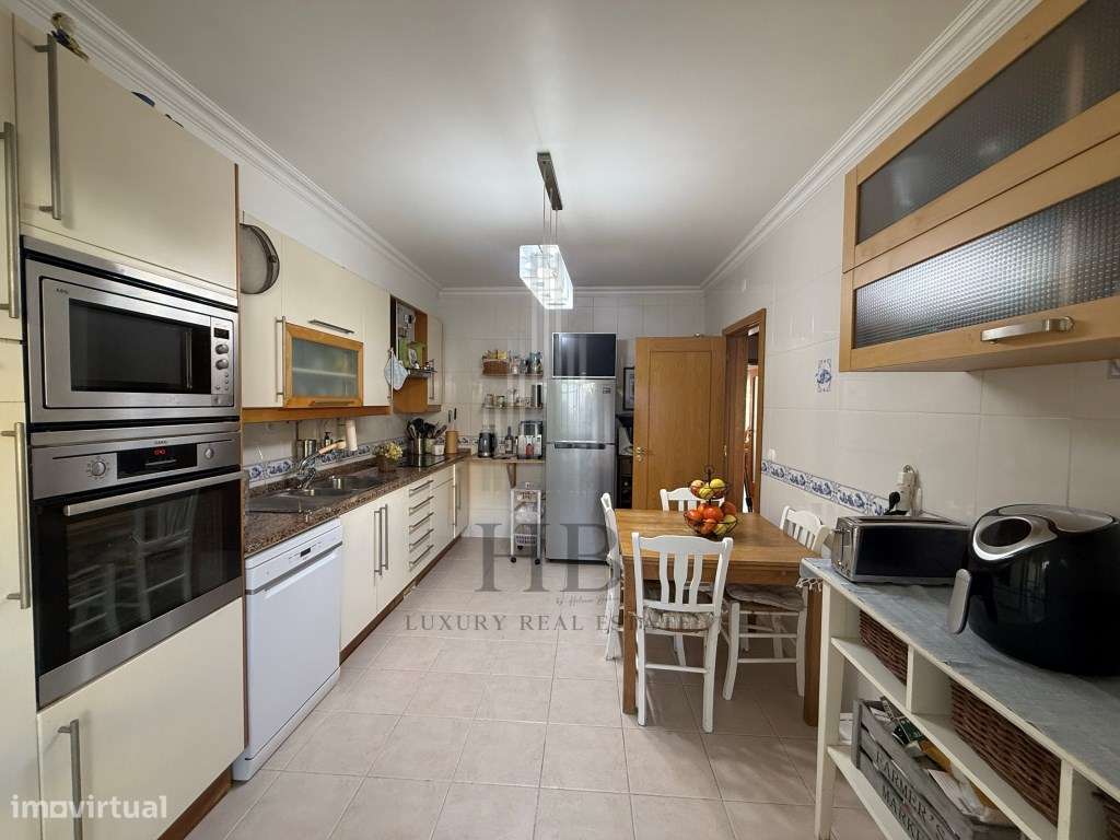 Moradia T4 + Sótão | Jardim e Piscina | Albarraque | Sintra - Grande imagem: 5/60