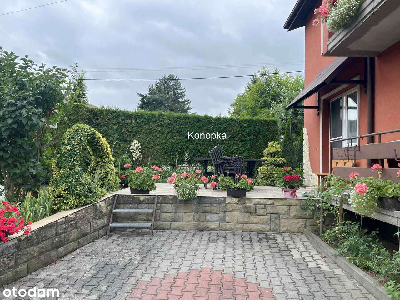 Solidny dom z tarasem i garażem-18