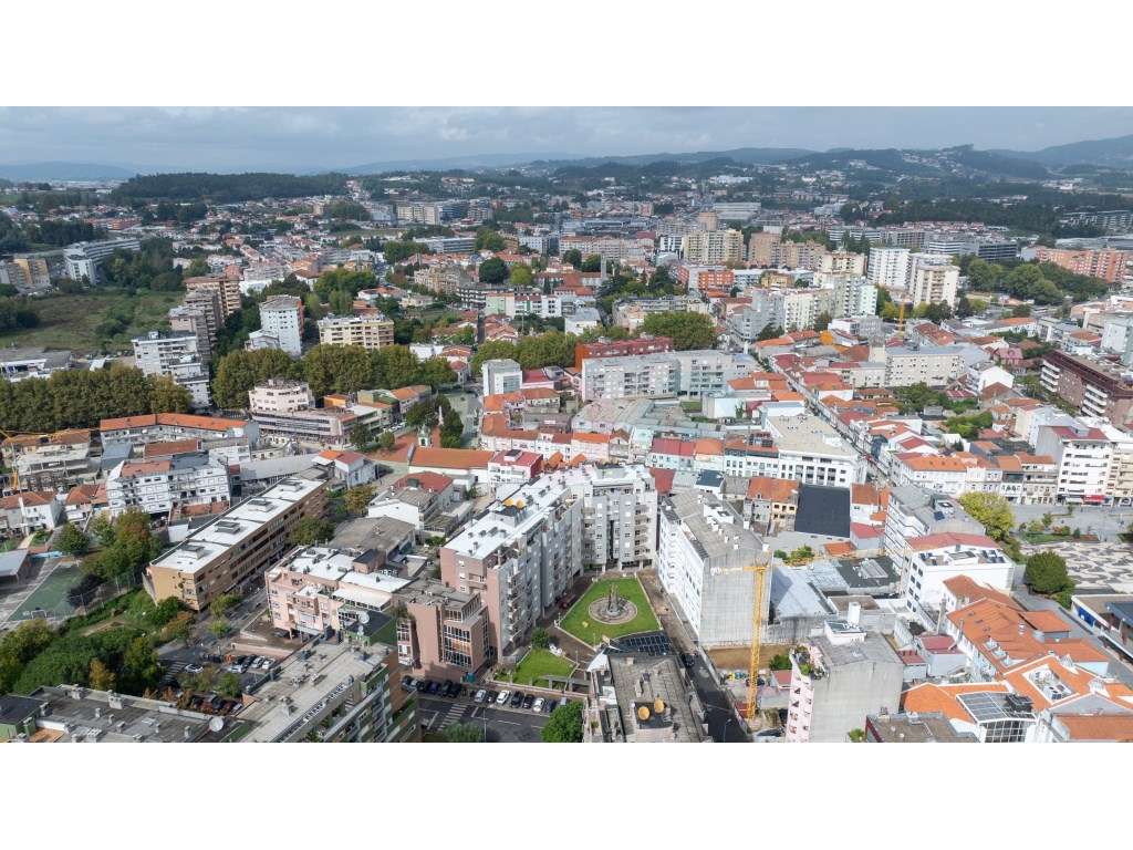 T4 com terraços e garagem fechada no centro de Vila Nova de Famalicão-3