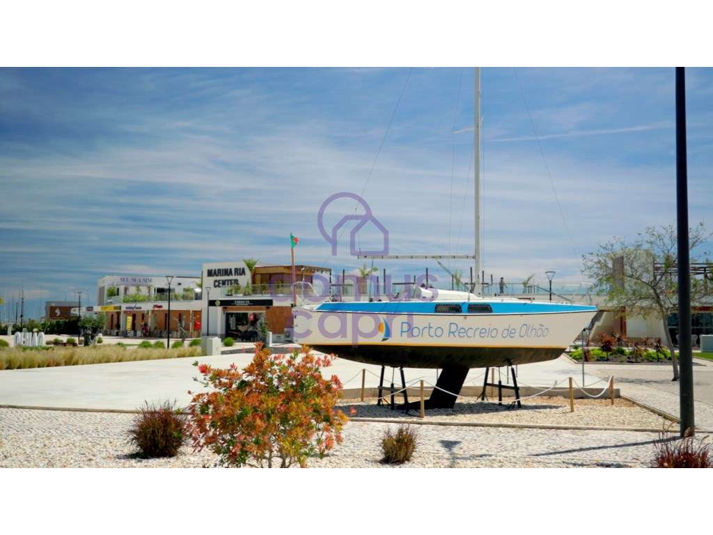 Moradia T2+1 com Garagem e Quintal em Olhão-37