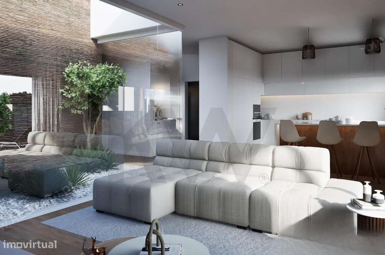 Moradia T4 Térrea com Jardim Interior e Piscina em Fernão Ferro-3