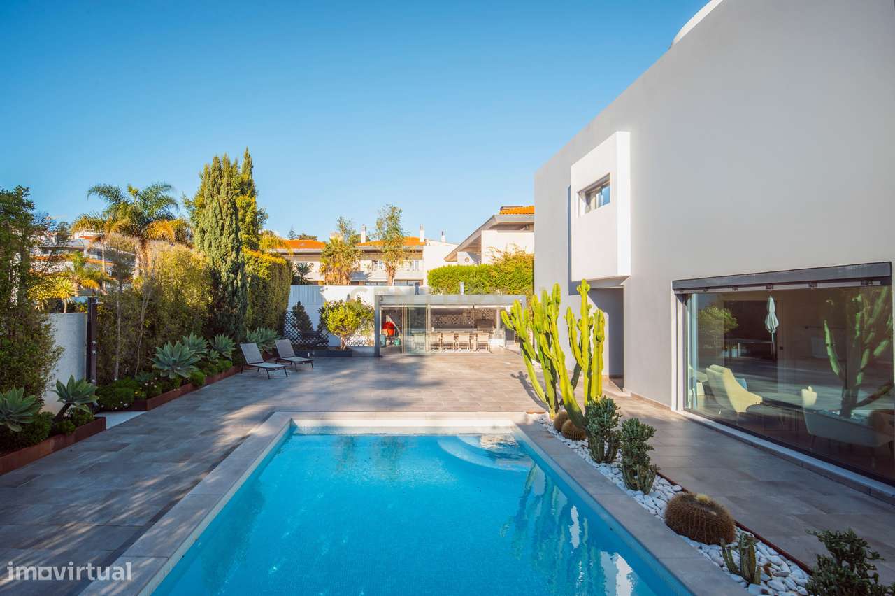 Moradia Exclusiva T5 em Condomínio Privado no Estoril - Grande imagem: 2/53