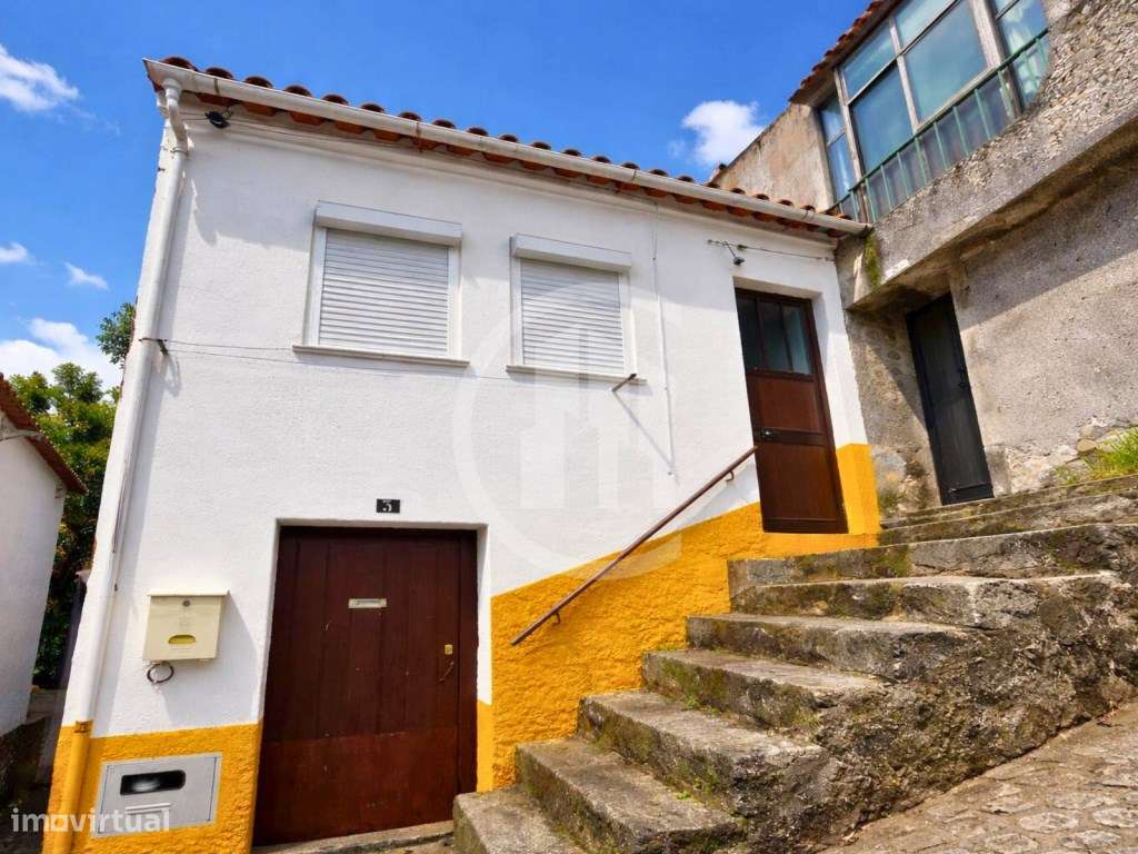 Moradia Remodelada T1 + 2 | Freixial - Fundão-0