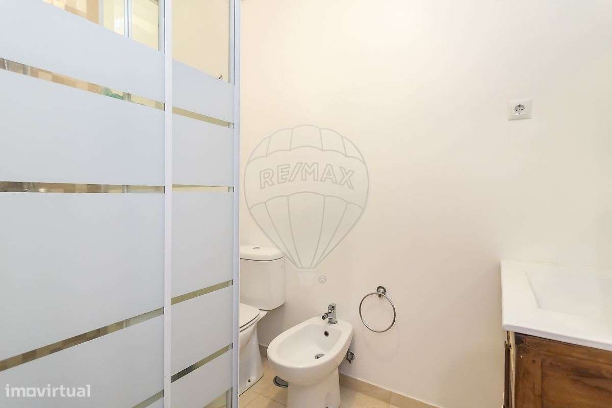 Moradia T5 + Moradia T2 | Terreno 3.717 m² | Azeitão-24