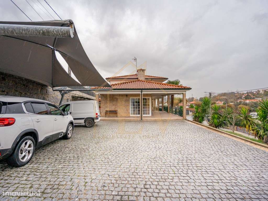 Moradia T4 em Aldão-2