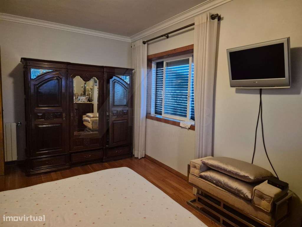 Moradia T4 com jardim-16