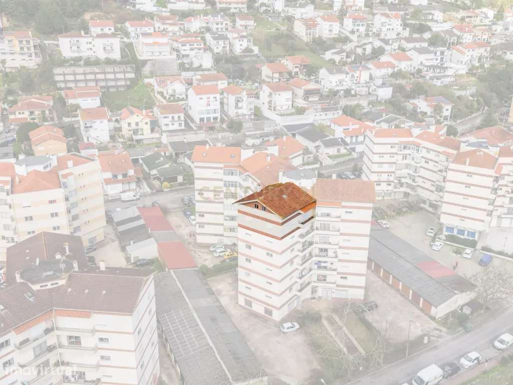 T3 com Sótão e Garagem no Bairro de Santa Apolónia em Coimbra - Grande imagem: 2/25