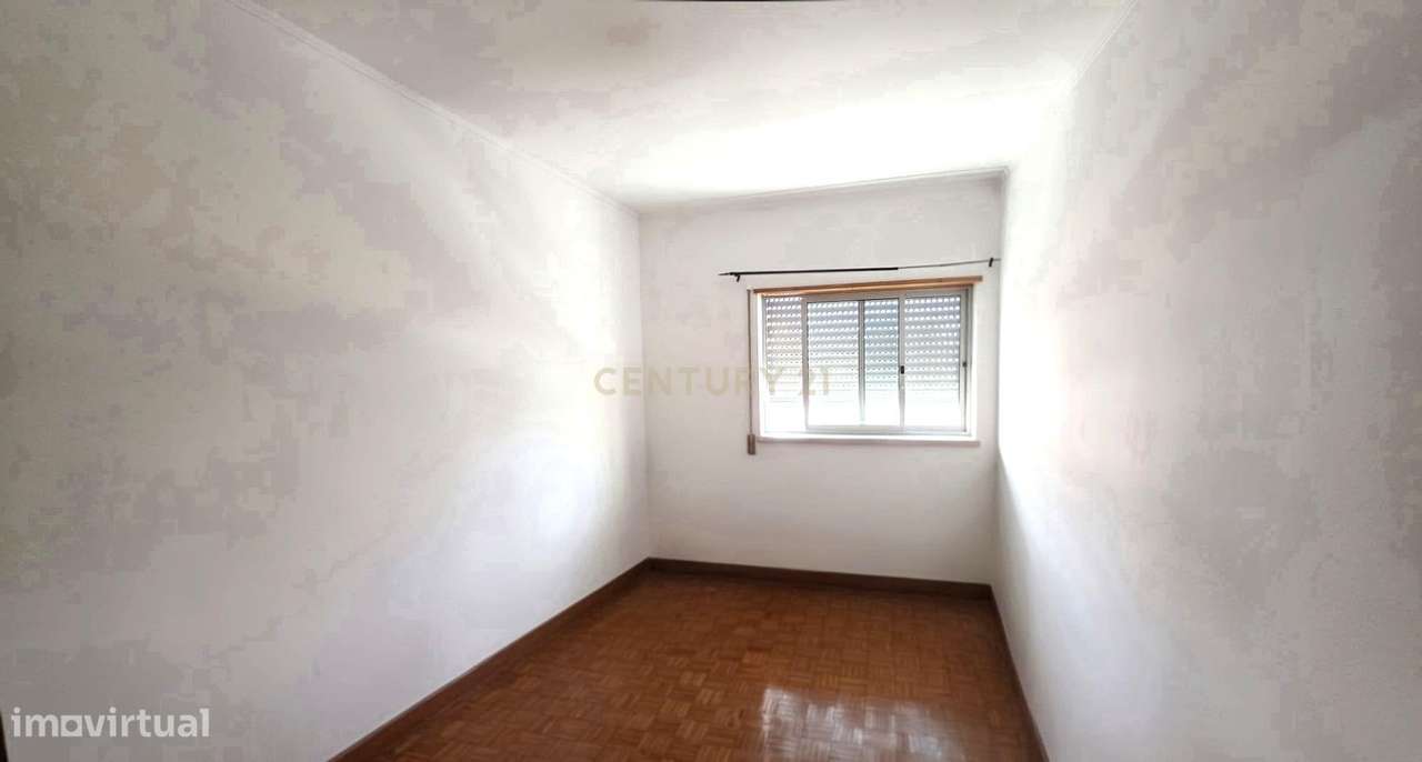 Apartamento T2  no Pragal / Monte Caparica com 2 elevadores e ótimo ac-11