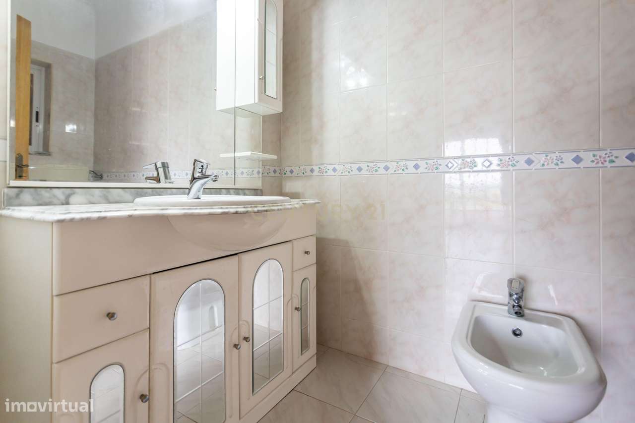 Moradia de 6 assoalhadas em lote de 500 m2-33