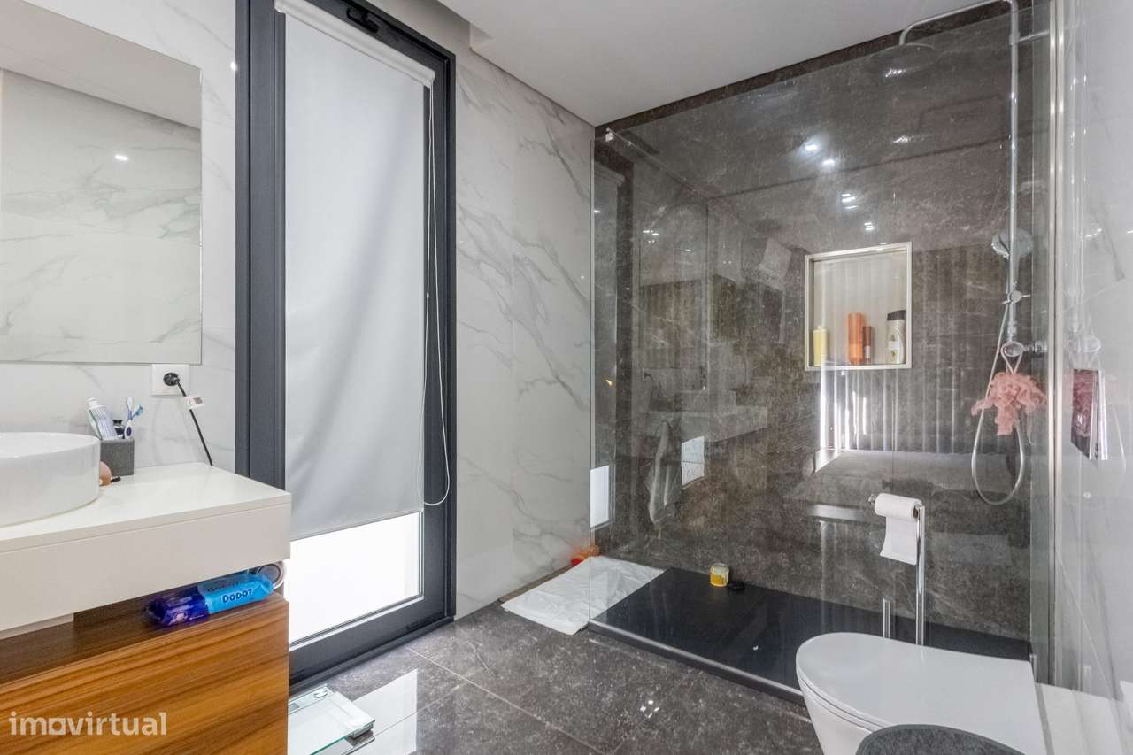 Excelente moradia moderna, local recatado com piscina-39