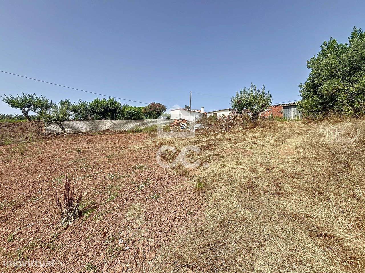 Propriedade mista com ruína e terreno fértil,  localizada nas Antas-14