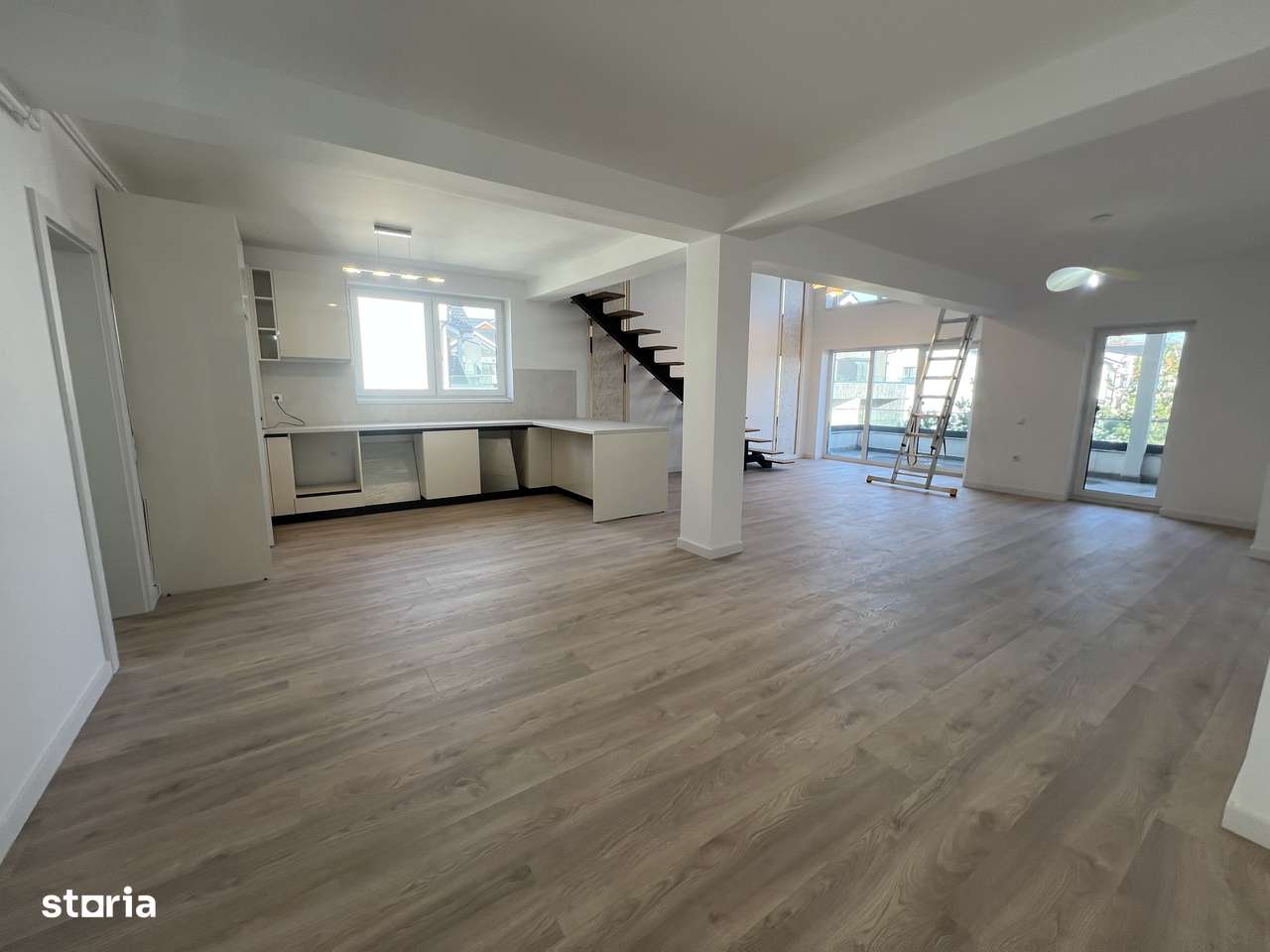 Apartament penthouse 2 nivele - Living spatios 40 mp - 4 camere, 3 bai - Imagine principală: 3/14