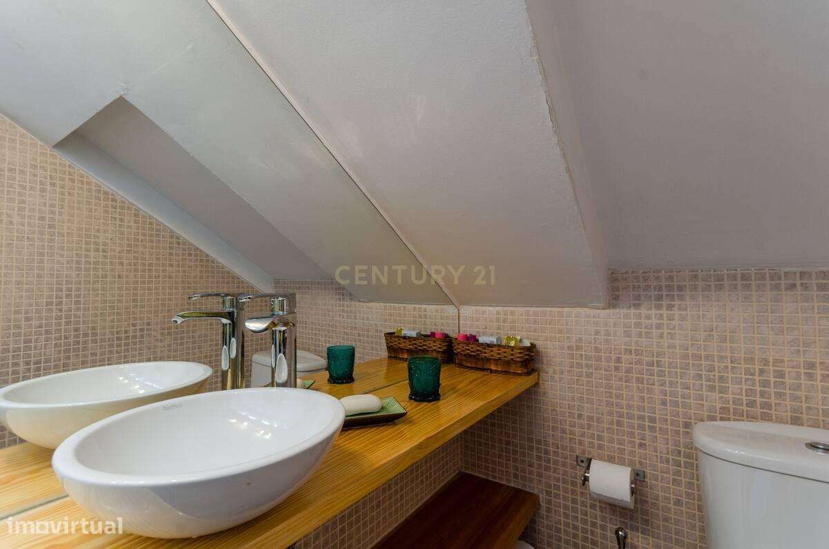 Apartamento T2 à venda na Rua da Mouraria-5