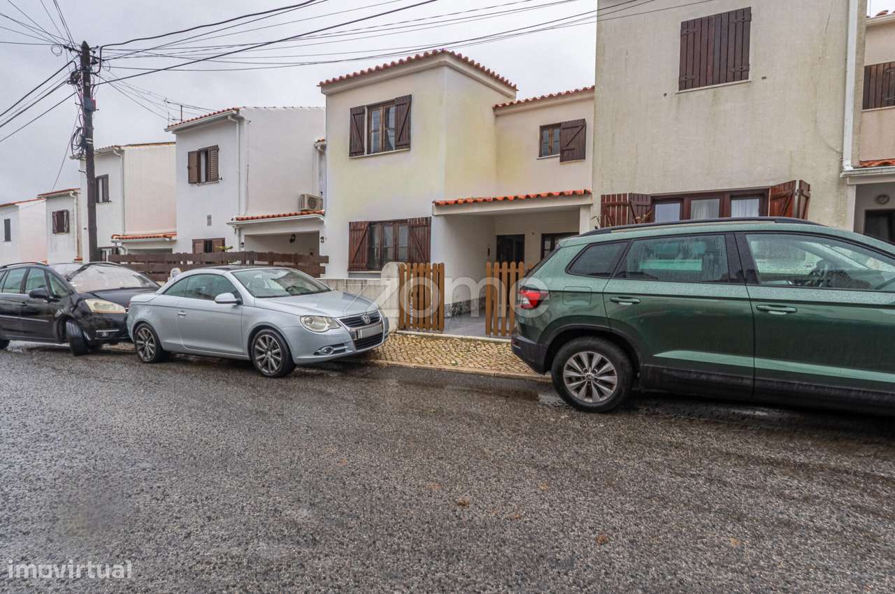 Moradia T3 1 Em Manique De Cima A Necessitar De Acabamentos