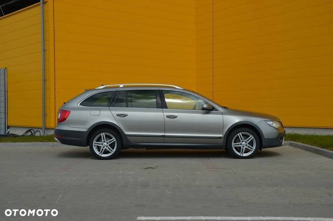 Skoda Superb Combi 2.0 TDI 4x4 DSG AllDrive - 5