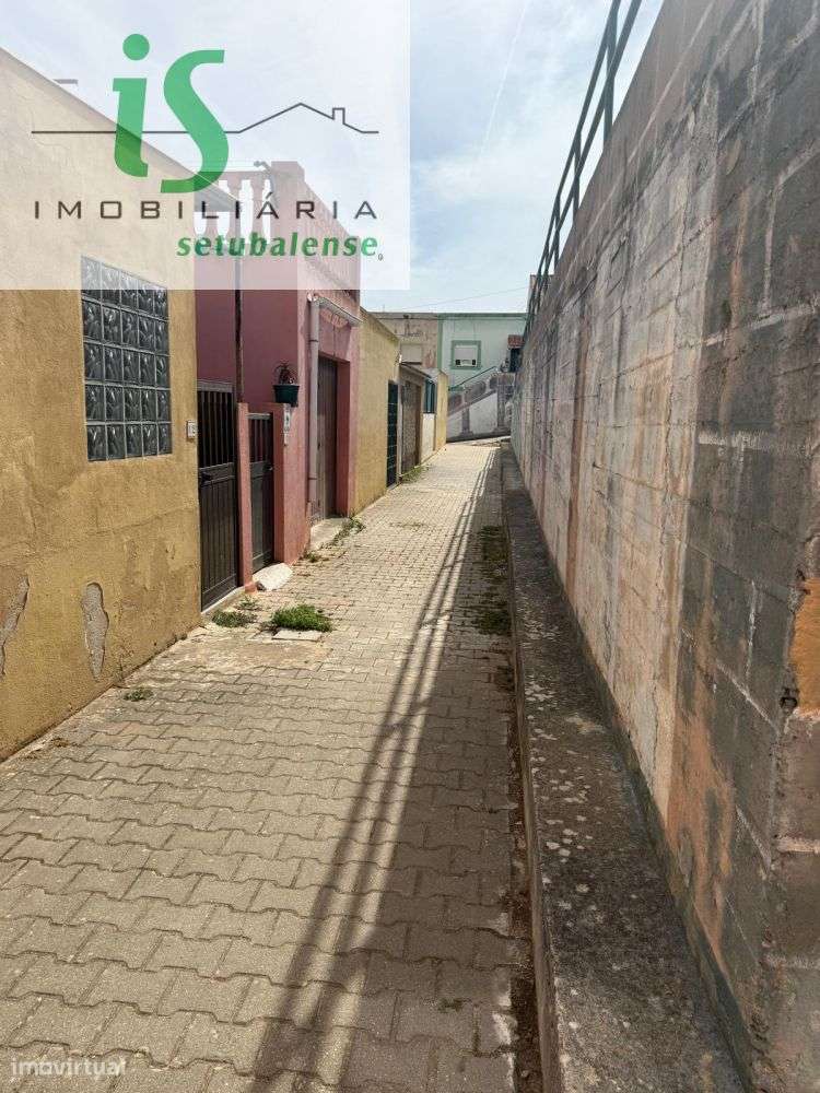 MORADIA T4 TRANSFORMADA EM T3 | TOTALMENTE REMODELADA | CASAL DE FIGUE-30
