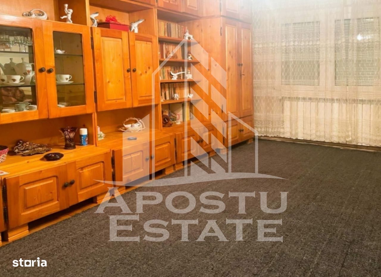 Apartament 3 camere,  decomandat, zona Miron Costin