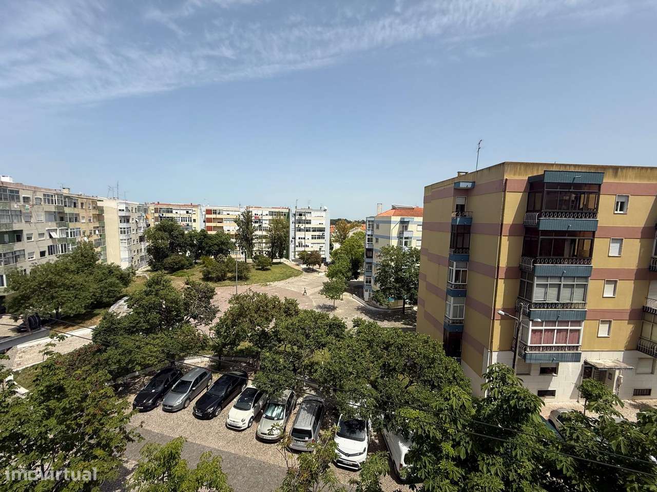 Apartamento T4 transformado em T3 no Laranjeiro em Almada-27