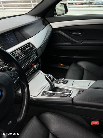 BMW Seria 5 525d xDrive - 28