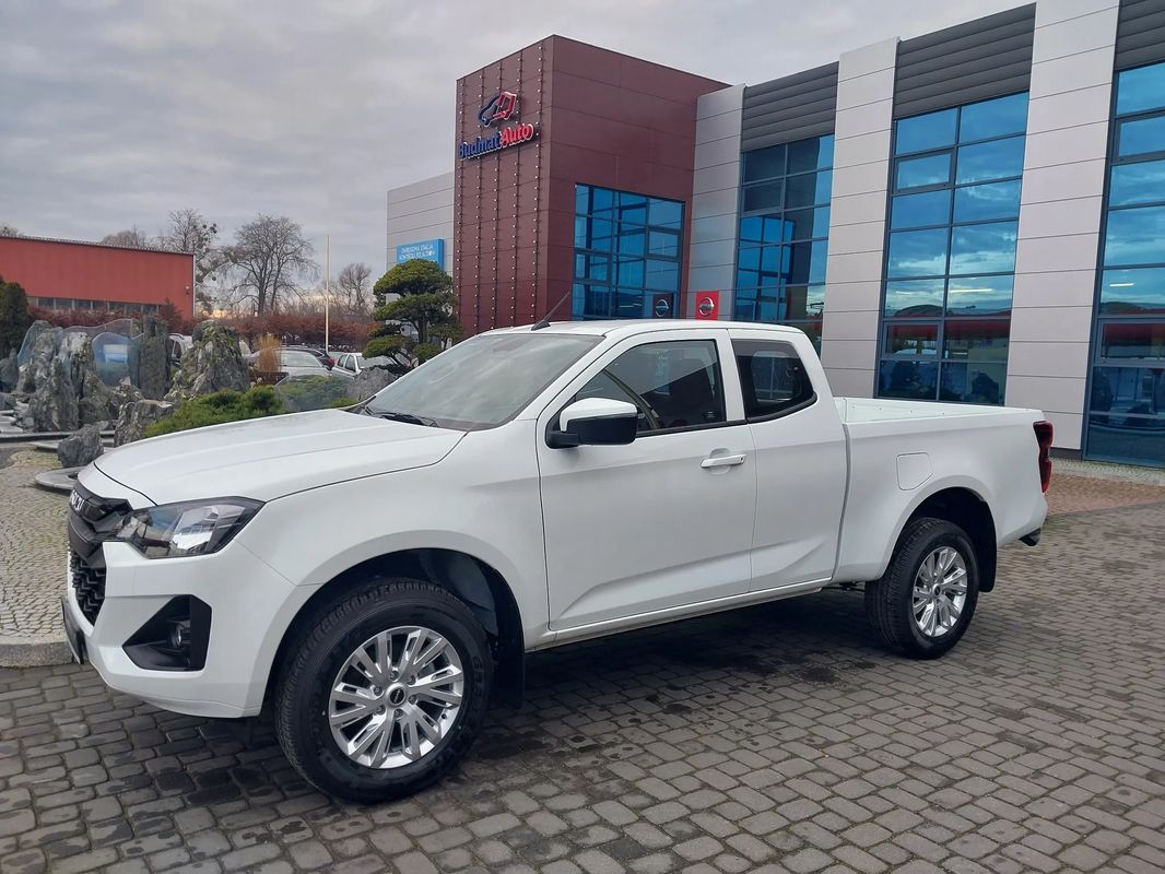 ISUZU D-MAX Extended Cab 4WD LS A/T model 2025
