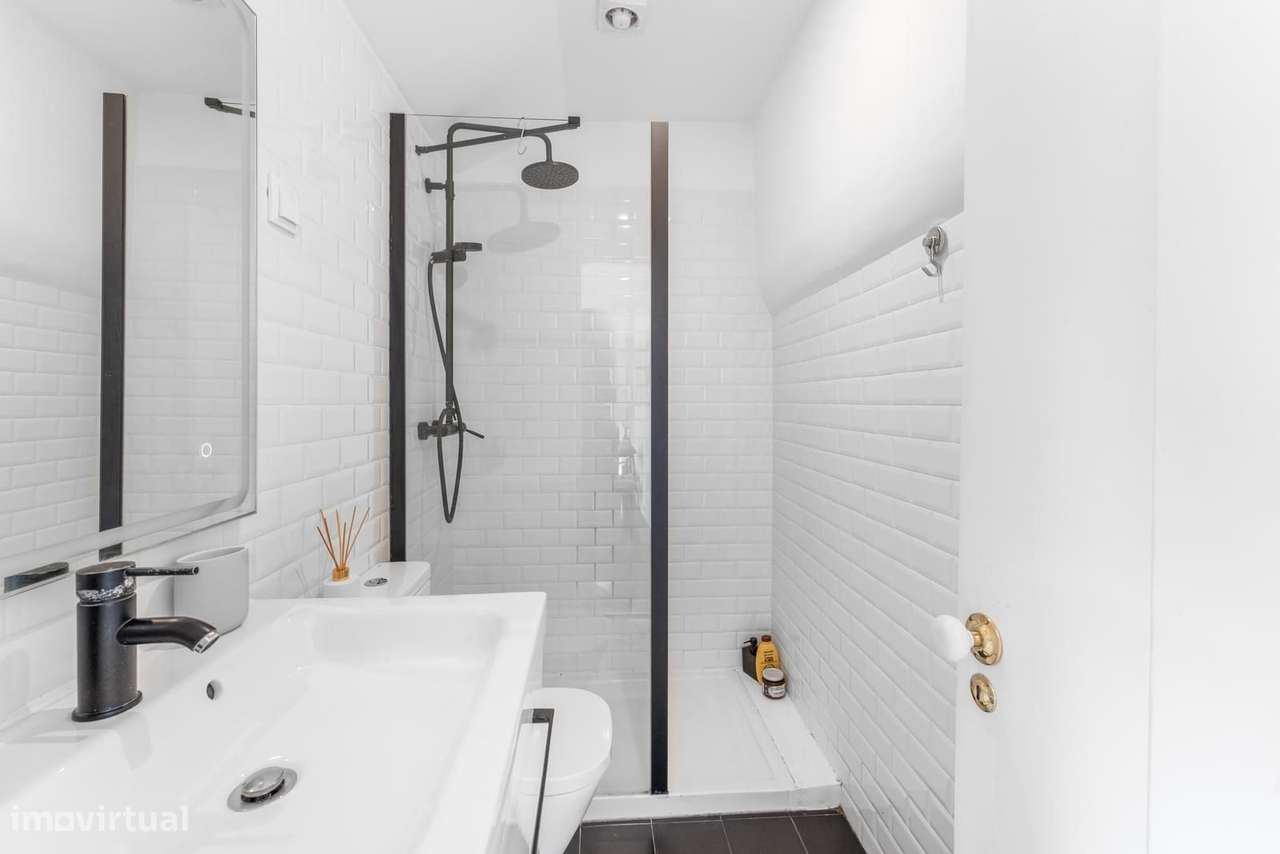 Apartamento T2 com varanda, Príncipe Real, Lisboa-16