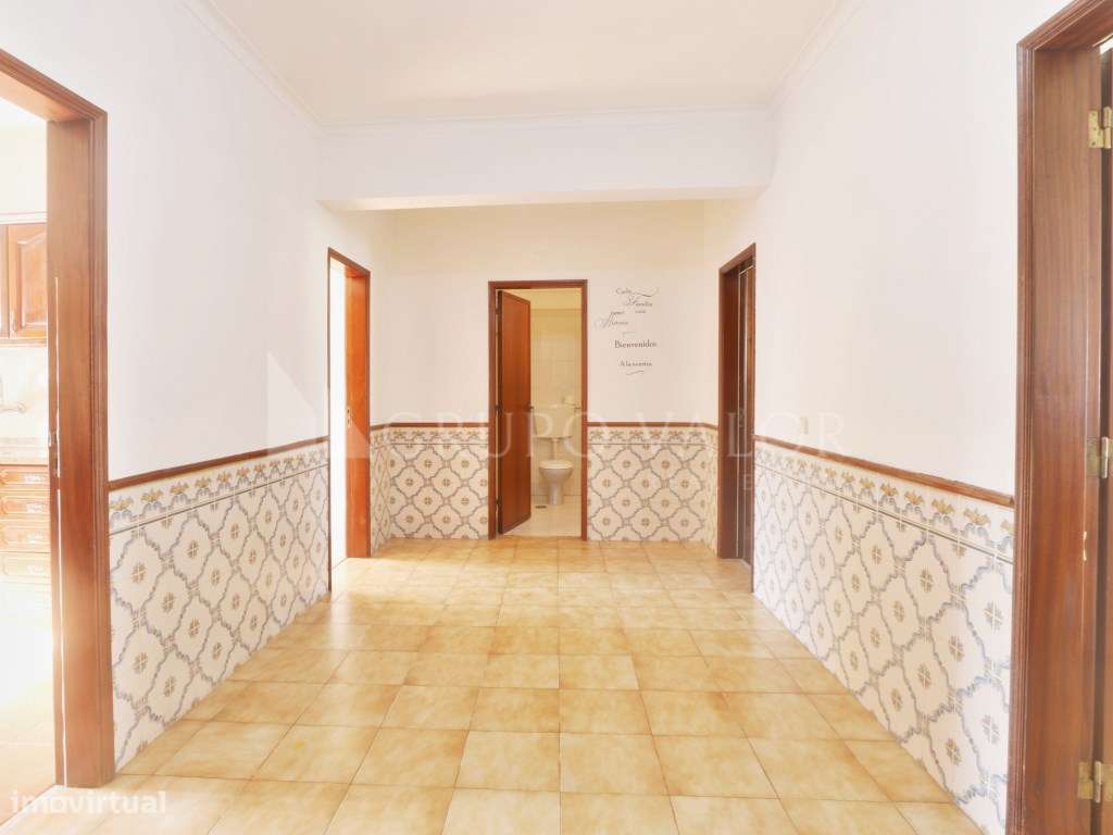 Apartamento T2 com Arrecadação, em Mem Martins-17