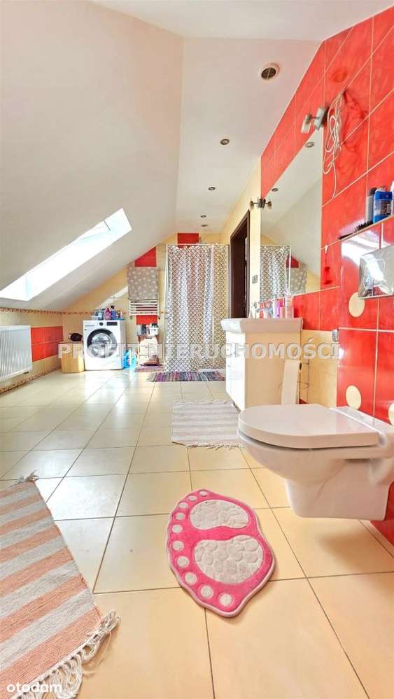 Ładny dom wolnostojący w spokojnej okolicy-18