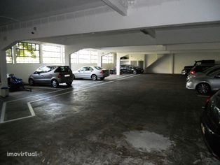 Garagem Recolhas c/ Escritório,Terraço - Porto- Preparada p/ Lavagens