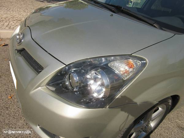 Toyota Corolla Verso 2.2 D-4D Sol - 44