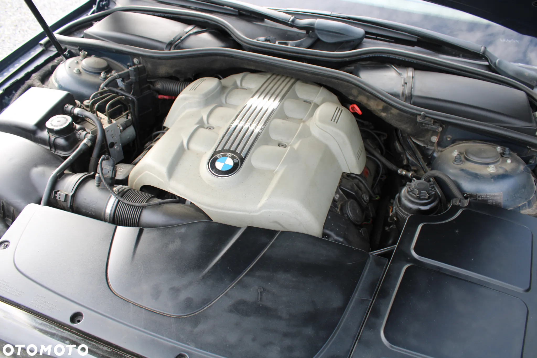 BMW Seria 7 745i L - 39