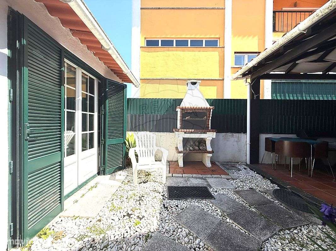 Moradia T2 para venda-0