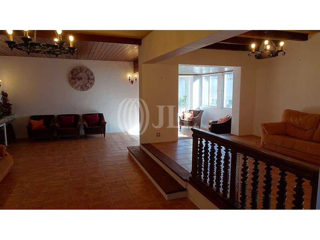 Moradia T5 com piscina no Alto da Barra em Oeiras - Grande imagem: 4/38