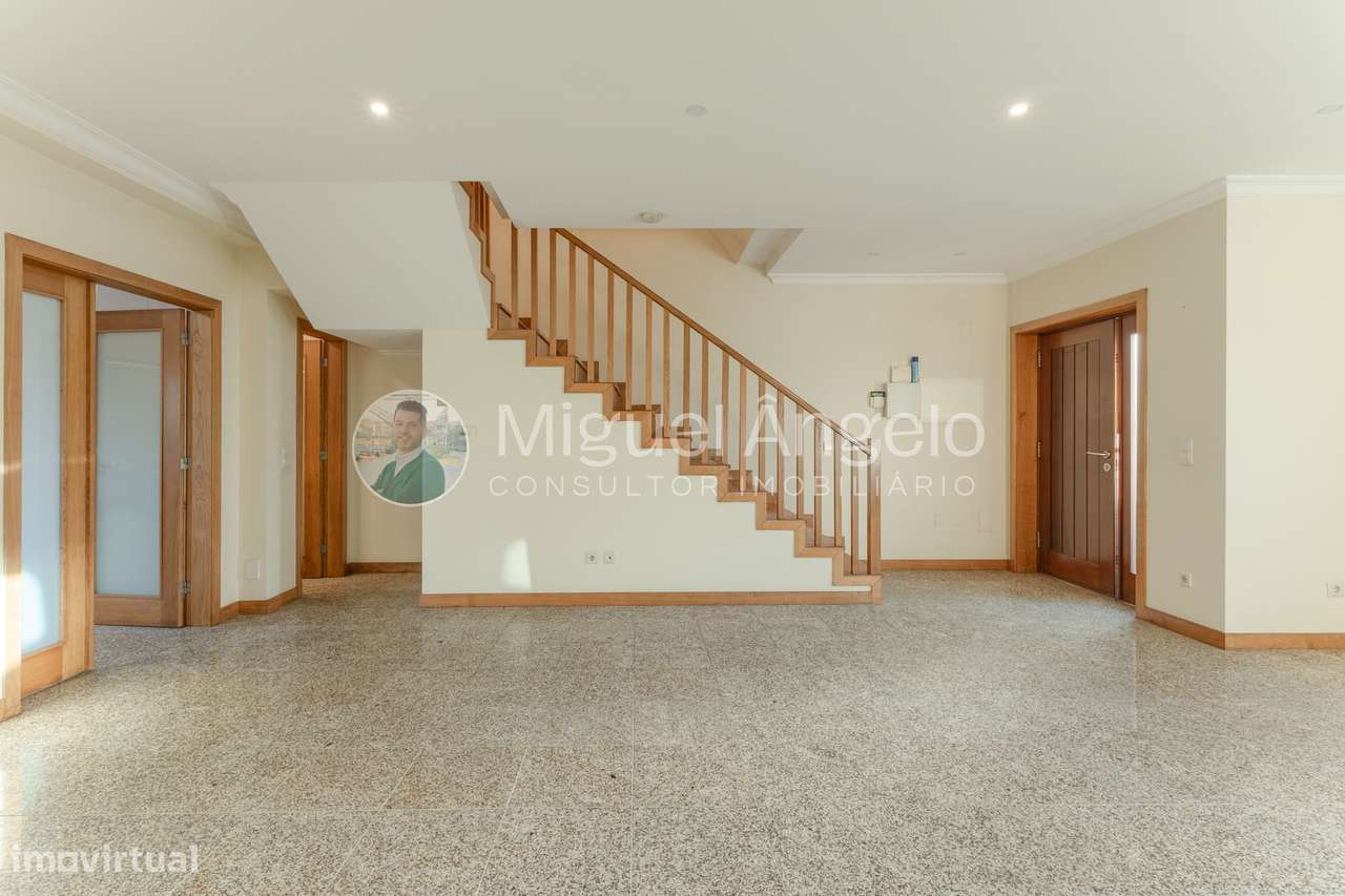 Moradia T3+1 - 2 salas, garagem e vista mar em S. Félix da Marinha-6