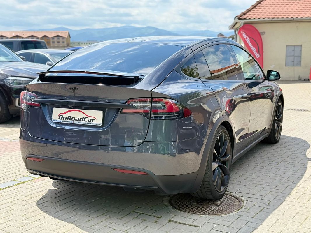 Tesla Model X - 17