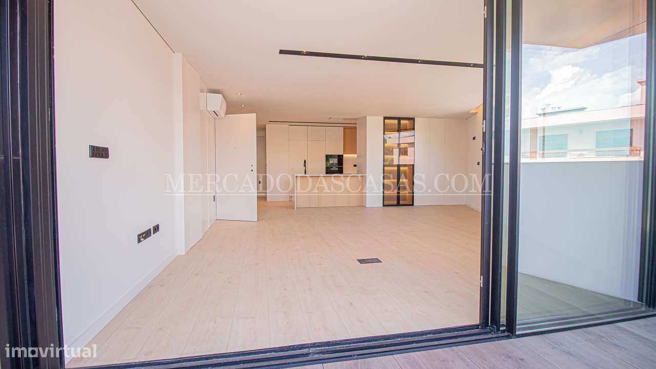 Apartamento T3, último andar, grandes áreas-16