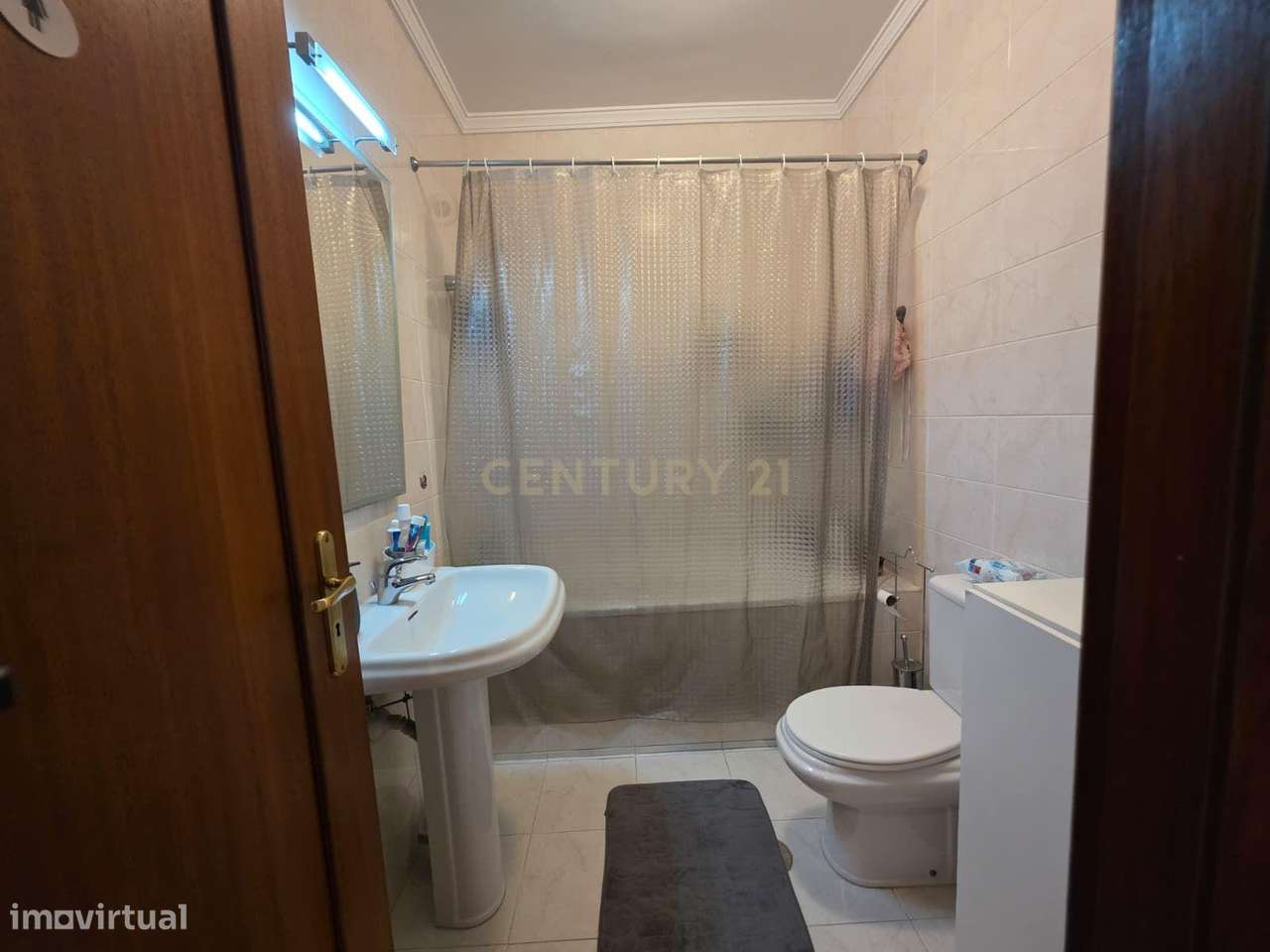 Apartamento T3 no Centro de Paredes – Espaço, Conforto e Localização P-21