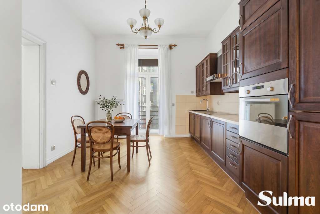 Klasyka w zabytkowej kamienicy - w sercu Katowic-6