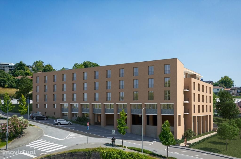 Loja, com Lugar de Garagem ao Polo Universitário de Guimarães