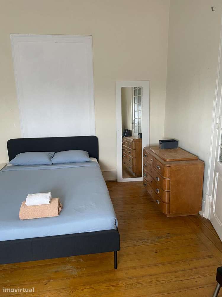 Quarto - localizado em São Bento Lisbon - Grande imagem: 5/29